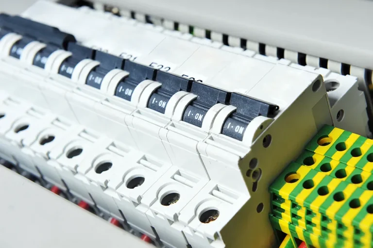 Classification of combined current-limiting circuit breakers with DC circuit breakers